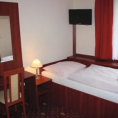 Hotell Hynek 3*